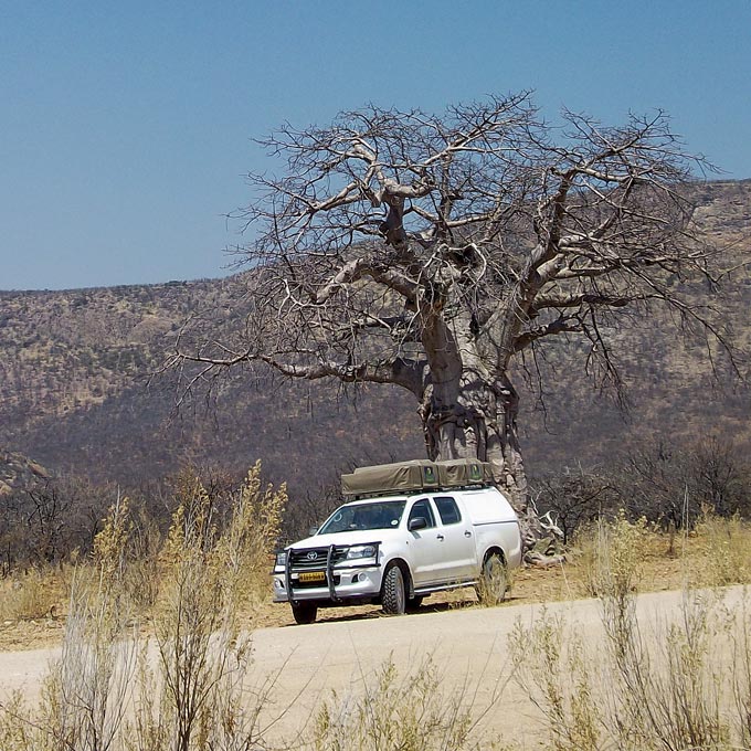 Explore-Botswana-route_highlights_Makgadikgadi-National-Park-02